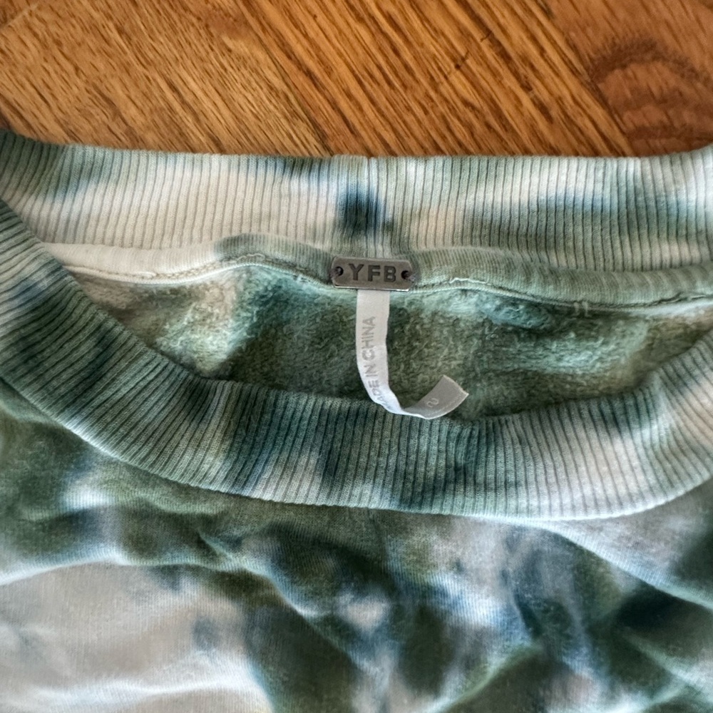 YFB Coraline Green Tie Dye Soft Knit Sweatshirt & Pants Sz Small - Picture 4 of 9